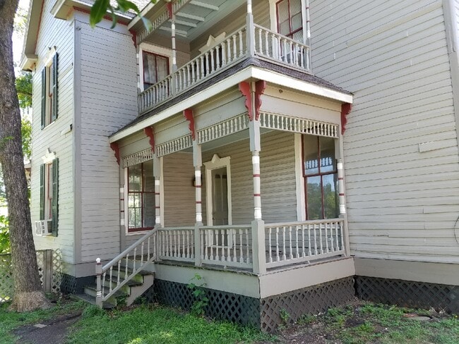 Building Photo - 619 Washburn St Unit 3 Rental