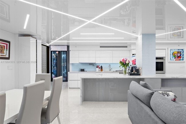 Photo - 210 174th St