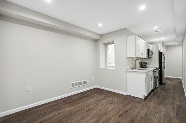 Building Photo - 2025 N 16th St Unit 3