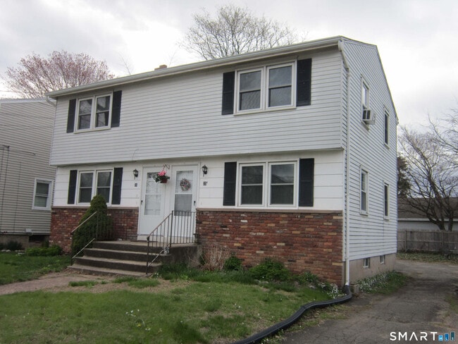 Building Photo - 25 Mettler St Unit 1st