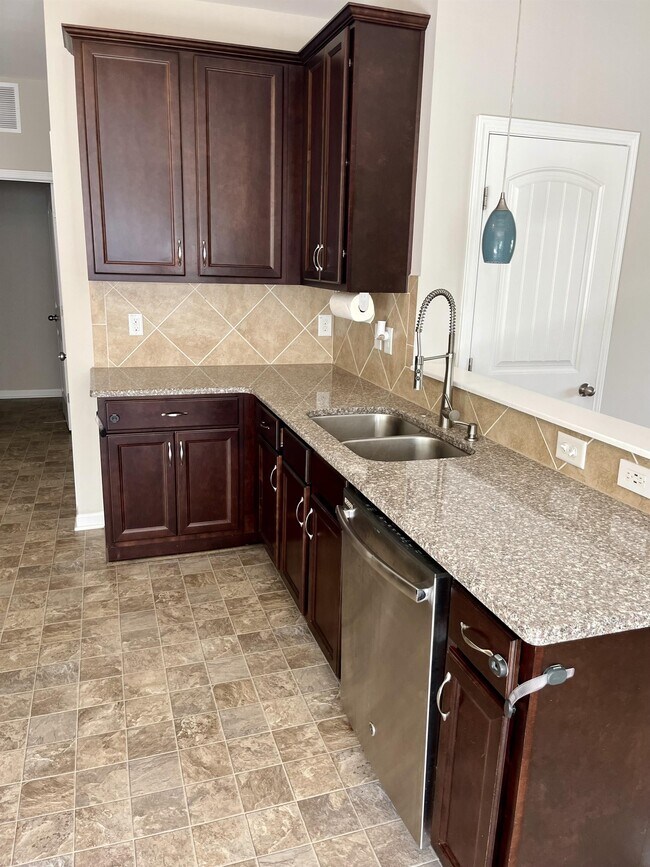 Photo - 162 Watchmen Ln