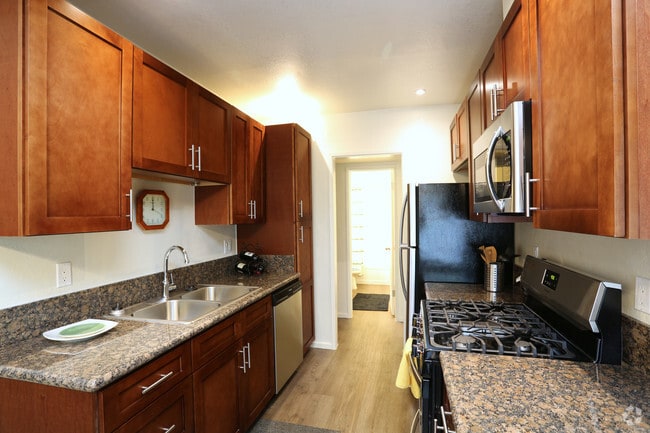 1 BR, 1 BA - 656 SF