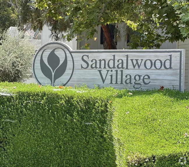 Building Photo - 2 bed, 2 bath Sandalwood Village condo