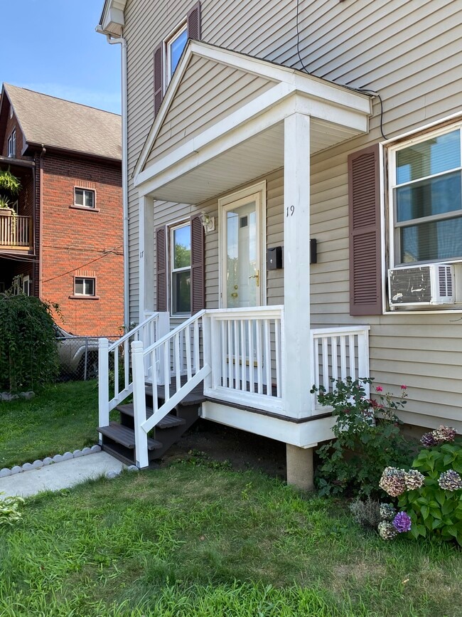 19 Charbonneau Ter Unit 2nd floor