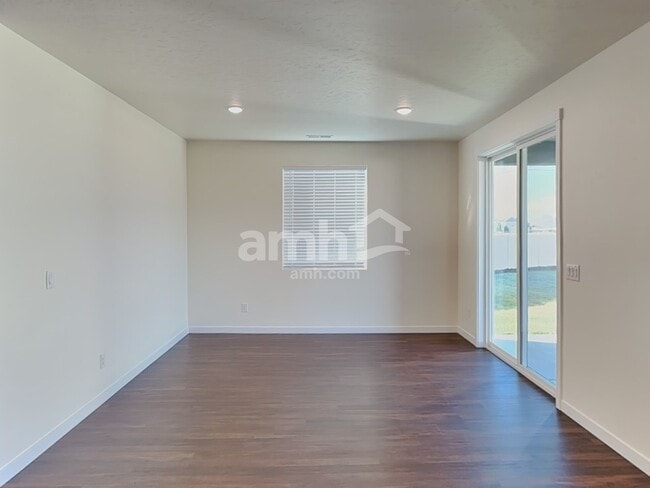 Photo - 1565 N Barkvine Ave