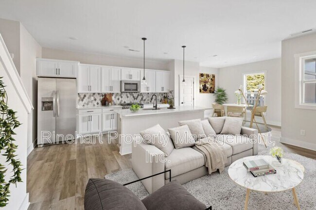 Photo - 656 Melville Dr