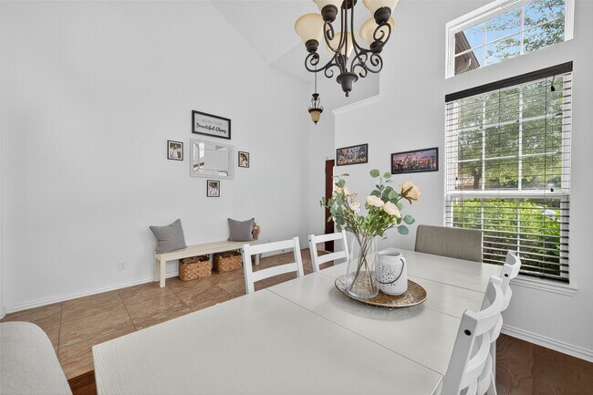 Photo - 2422 Blue Jay Ln