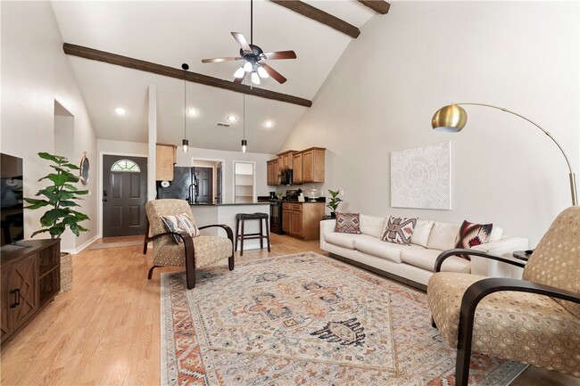 Photo - 205 NE J St