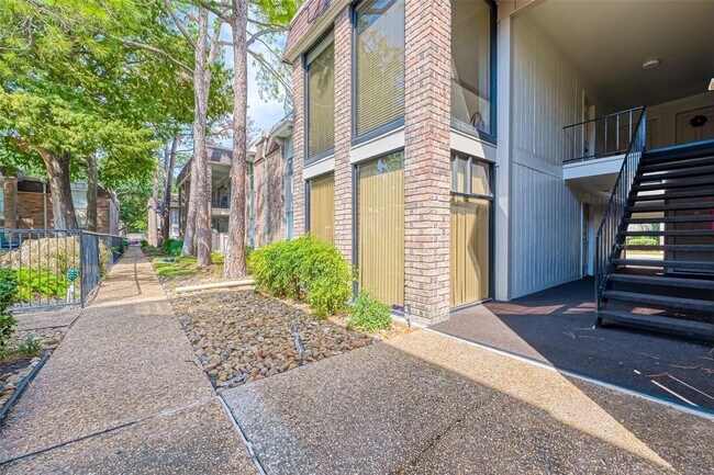 Building Photo - 7555 Katy Fwy Unit 135 Rental