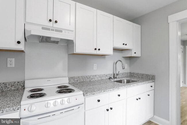 Photo - 440 Jonathan St