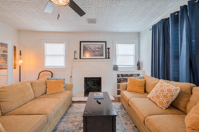 Photo - 705 W Main St House