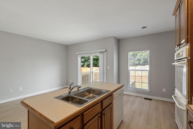 Photo - 1026 Longview Ln