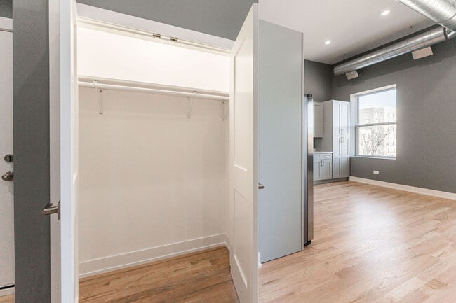 Photo - 2620 N Milwaukee Ave Unit 3