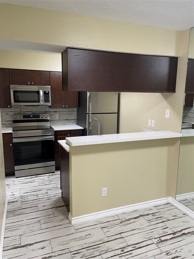 Photo - 17331 Red Oak Dr Unit 34