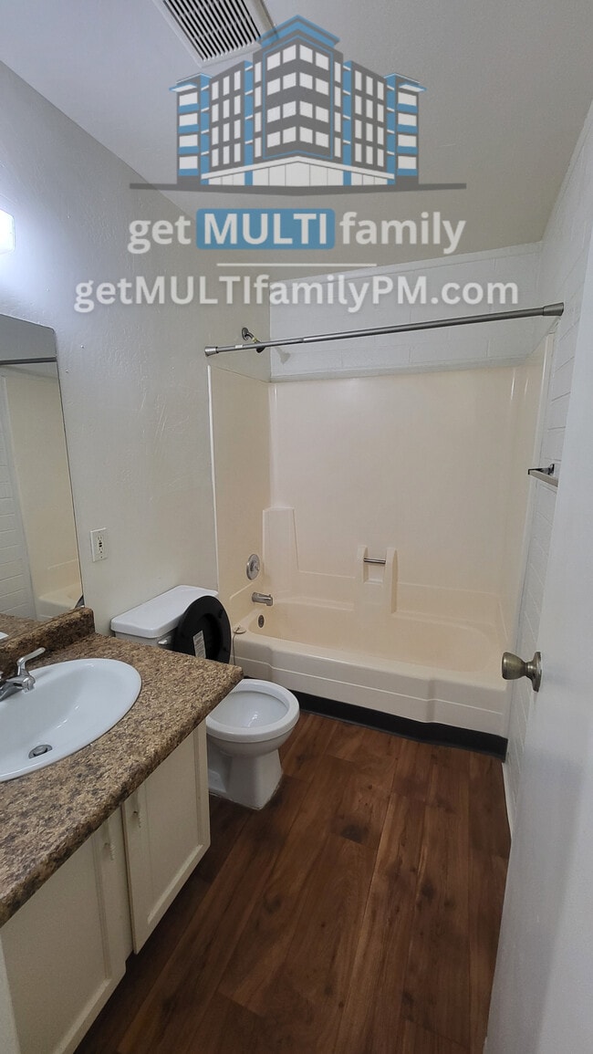 Photo - 1739 E Cheery Lynn Rd Unit E