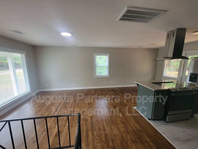 Photo - 322 N Hicks St