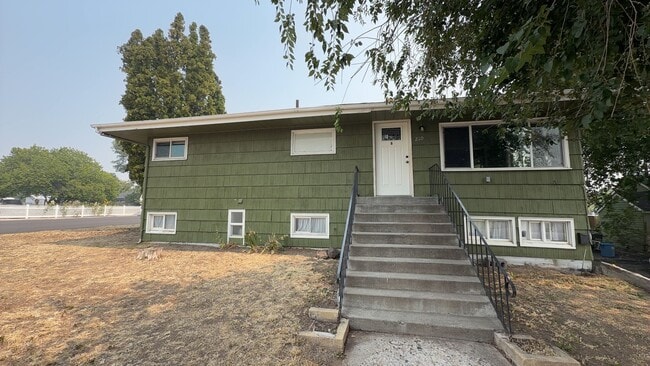 Building Photo - Graves Court Duplex Unit Graves 541 - B