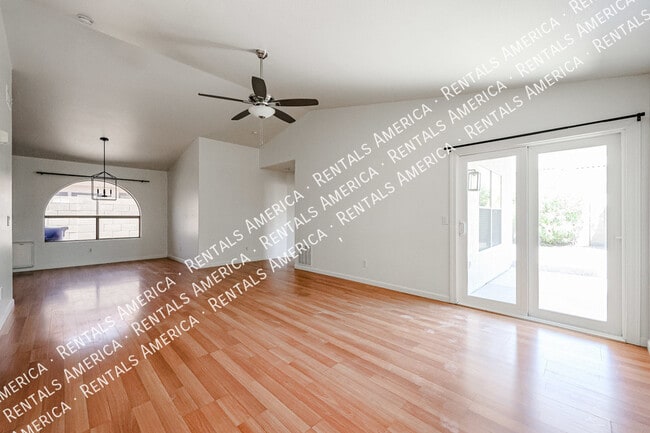 Photo - 568 E Sherri Dr