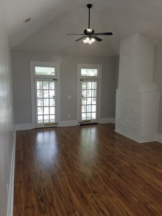 Photo - 307 W 41st St