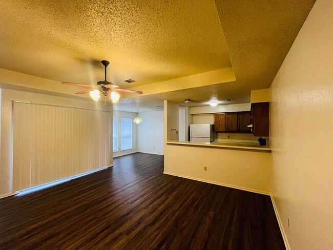 Photo - 2423 Sherry St