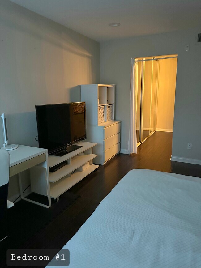 5565 Canoga Ave Unidad #