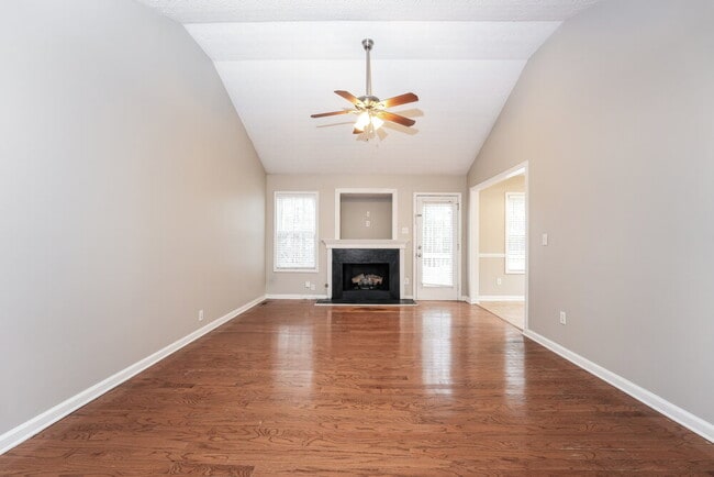 Photo - 335 Shadowbrooke Cir SW