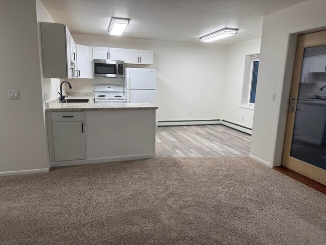 Photo - 706 Ouida Way Unidad 2