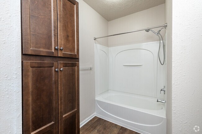 3BR, 2BA - 1,350SF - Primary Bathroom