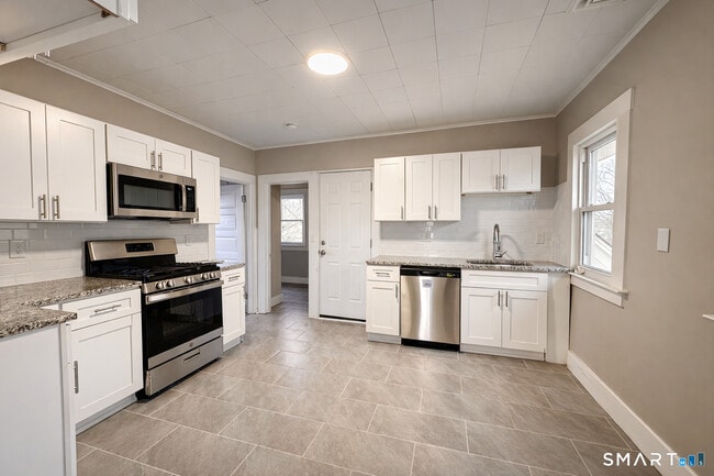 Photo - 166 Sherman Ave Unidad 3