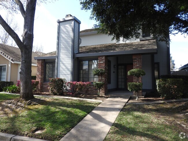 Building Photo - 1617 Woodhill Dr Rental