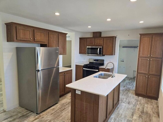 Photo - 501 E Kinney St