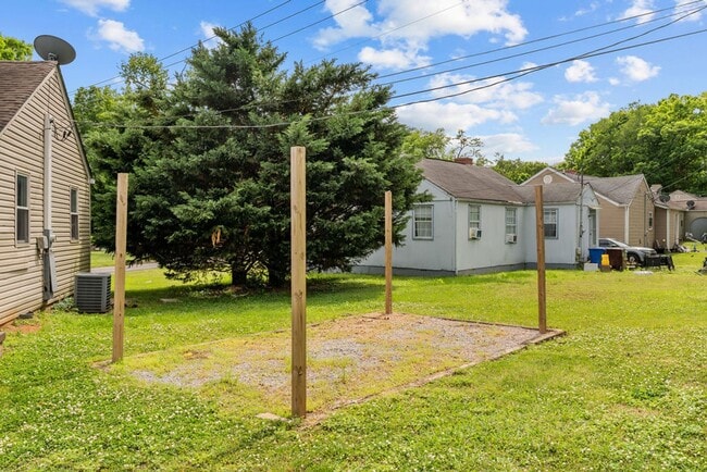 Photo - Newly Renovated Alcoa Cottage!!