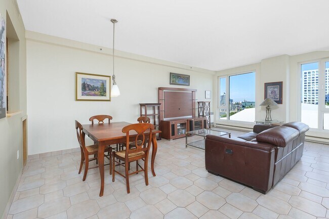 Photo - 340 Rue du Champ de Mars Unit 512