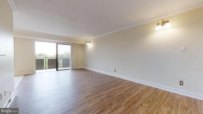 Photo - 3100 S Manchester St Unidad 718