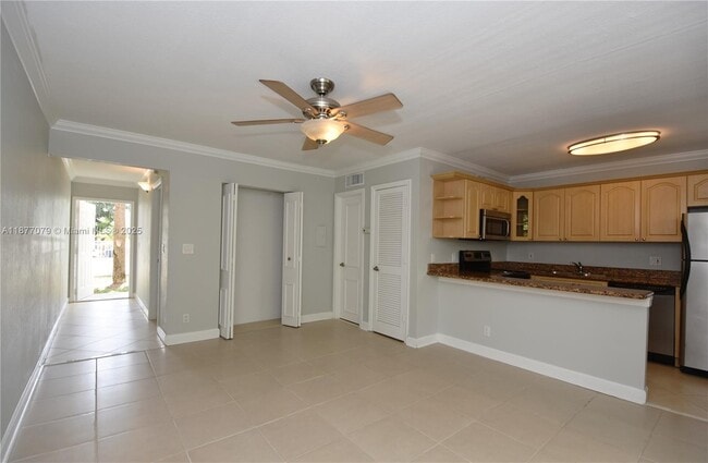 Building Photo - 1401 NE 53rd St Unit 108 Rental