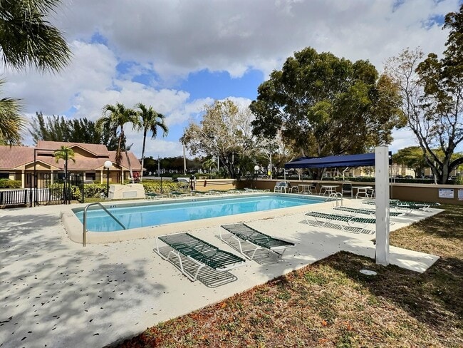 Photo - 2652 Riverside Dr