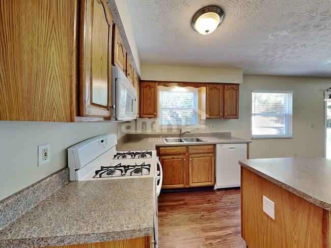 Photo - 8612 Oak Creek Dr