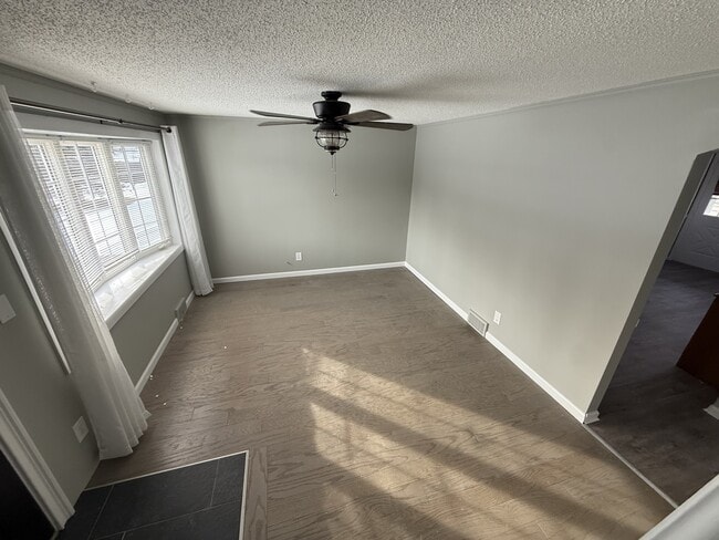 Photo - 123 Merigold Dr