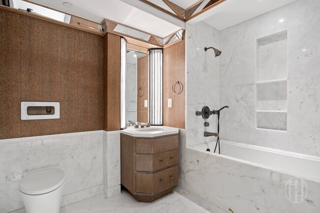 Photo - 111 W 57th St Unidad #11C