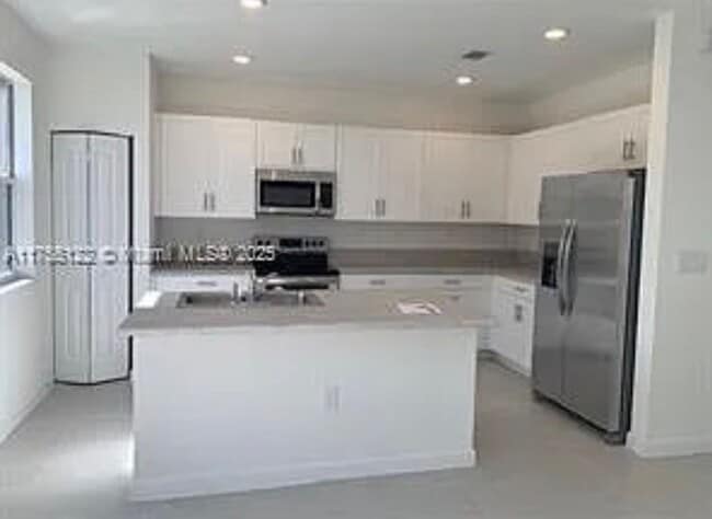 Photo - 2605 SE 11th Ct