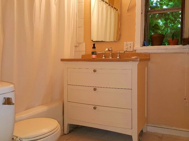 Photo - 920 18th Ave SE