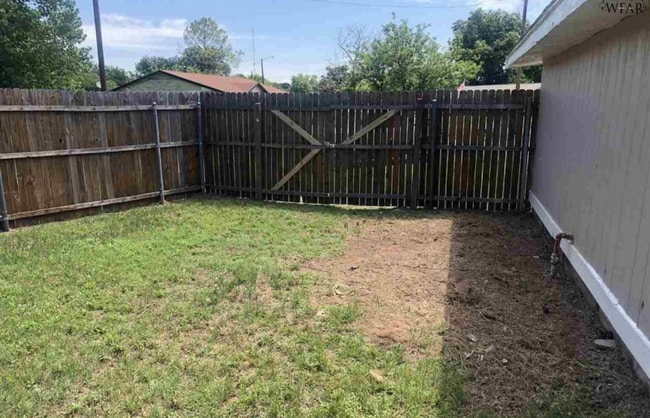 Photo - 1442 Deville St