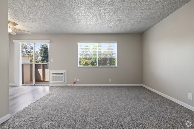 1BD, 1BA - 623SF Living Room