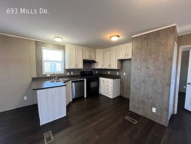 Photo - 693 W Mills Dr