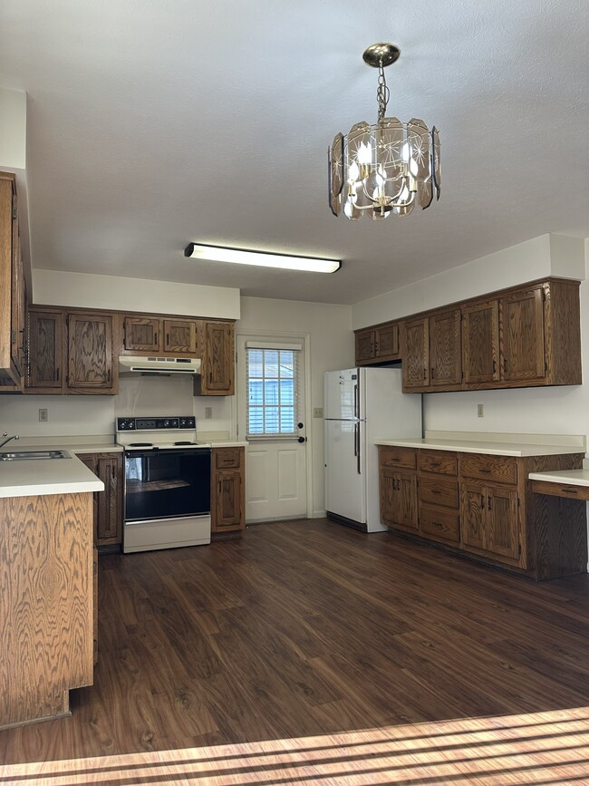 Photo - 625 Clearview Dr