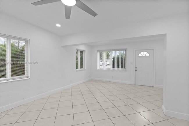 Photo - 533 NW 20th Ave