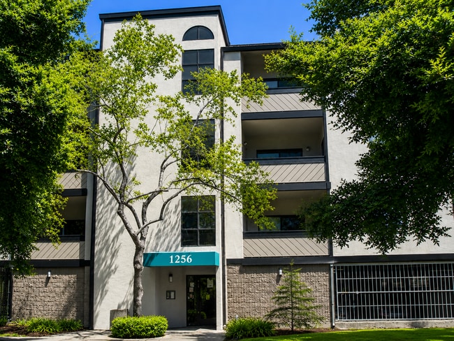 Building Photo - 1256 Stanhope Ln Unit #252