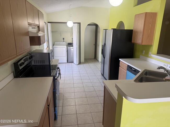 Photo - 2157 Willesdon Dr W