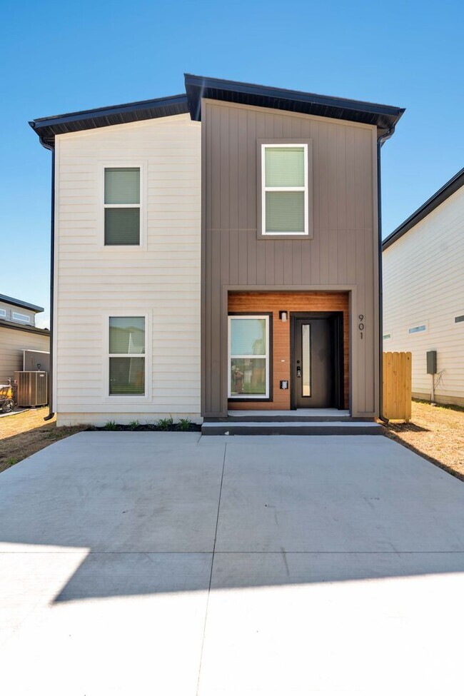 Building Photo - BRAND NEW 2 BR 2 BA Near Walmart HQ! Rental
