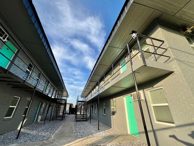 Photo - 2 bed 1 bath Unit Apt 28